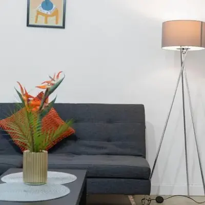 Free Parking - Sleeps 6 - Central - New Interior