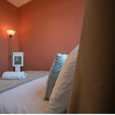 3 bedroom cosy apartment 20 mins to Centre