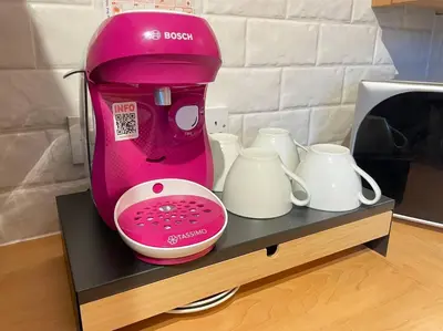 a pink mixer sitting on a shelf next to cups at Elegant 3BR house in Glasgow in Garthamlock
