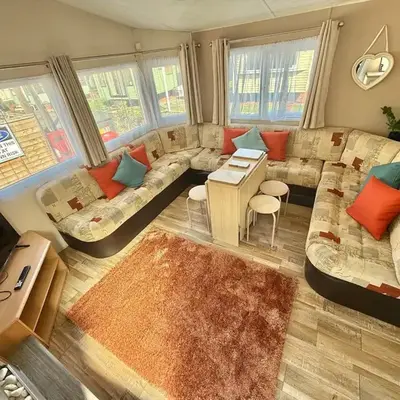 Deluxe Delta 4-Bedroom Caravan Located at Maryville Caravan Site Uddingston