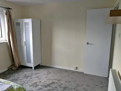 an empty room with a closet and a door at Three Bedroom Apartment Glasgow in Glasgow
