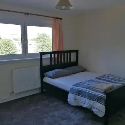 Three Bedroom Apartment Glasgow