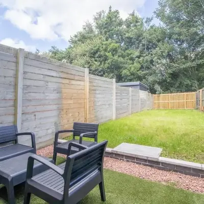 Modern 2-Bedroom Home near Glasgow & Edinburgh