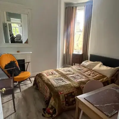 Bright peaceful room 4th floor in front Battersea park
