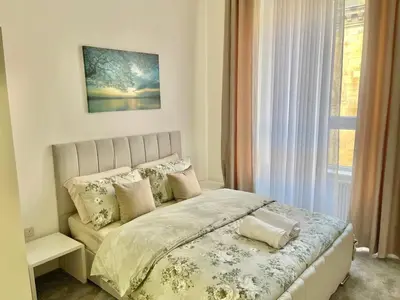 a bedroom with a bed and a window at Three bedroom Apartment In Glasgow City Centre in Glasgow