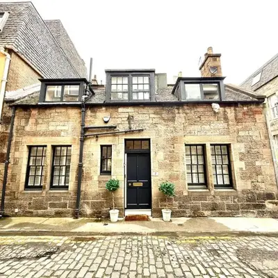 Historic Mews House 2BR in Edinburgh City Centre