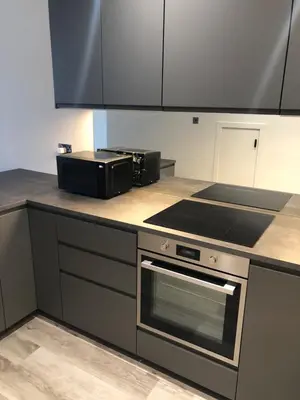 a kitchen with a stove and a toaster oven at Charming West End Flat in Edinburgh