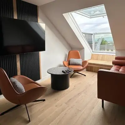 2-Bed - Sleeps 6 - Pet Friendly with Free Parking
