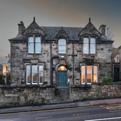 Bruce on the Row-Historic Elegance near Edinburgh by Urban Haggis Stays