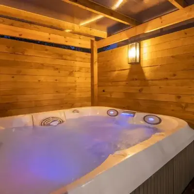 Private Hot Tub - Zen & Bubbles