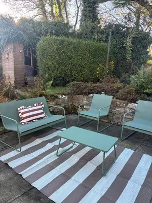 three chairs and a table on a patio at Ivy Cottage in Causewayhead
