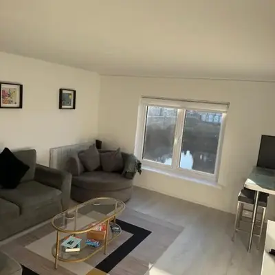 Exceptional 1 bedroom riverside 2E apartment