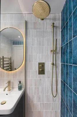 a bathroom with a sink and a shower with a mirror at Modern 1-Bed Retreat by Stirling Train Station in Stirling
