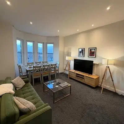 Spacious Tenement with free parking