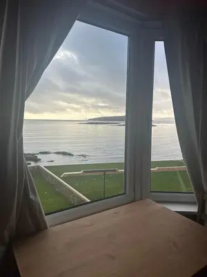 a window with a view of the ocean at The Skipper's Rest in Millport