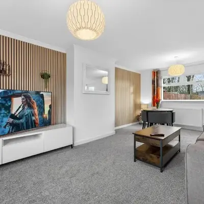 The Hide - Suburban Terraced Home