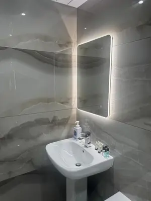 a bathroom with a sink and a mirror at Glasgow - Cosy 1 Bedroom Apartment in Glasgow