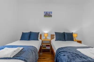 two beds sitting next to each other in a room at Executive 3 Bedroom - Corporate And Contractor Stays in Glasgow