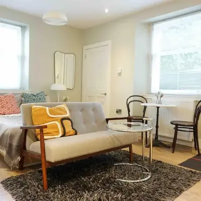 Fully licensed studio in peaceful neighbourhood