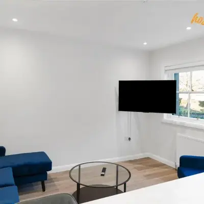 Comfy 1 Bed Airdrie Flat w Private Parking