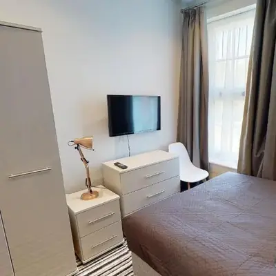 Modern En-suite Room