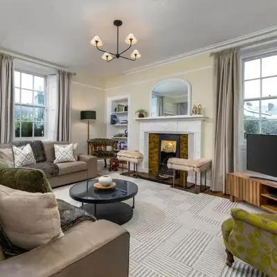 3-Bed Georgian Townhouse Next to Wellbeing Clinic