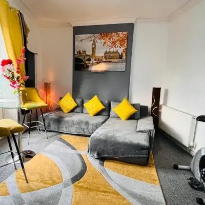 Spacious 3 Bedroom Entire Apartment Self Check in & Free Parking