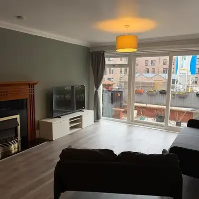 Spacious Glasgow Group Stay