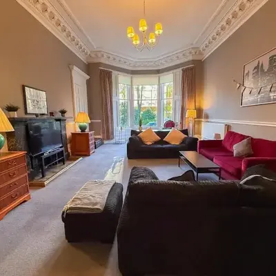 Spacious Three Storey West End Home - 3 bedroom