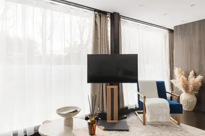 a living room with a flat screen tv in a room at New! Modern Wapping 1BR Flat near Tower Bridge in Moffat