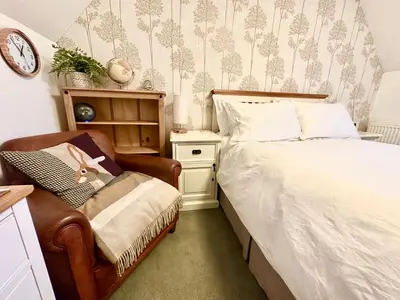 a bedroom with a bed and a chair at Craig Na Barnach in Furnace
