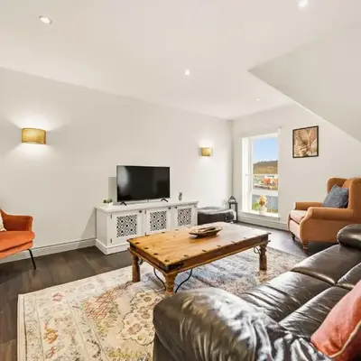 Stunning Sea Views - 3BD & Free Parking