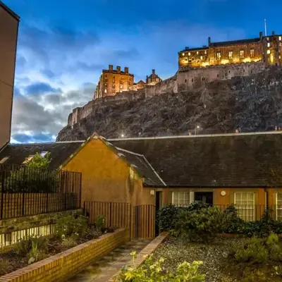 Castle view&Grassmarket studio flat with Luxury bathroom