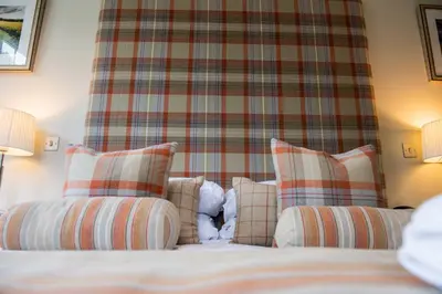 a bedroom with a bed and two pillows at Tinto Hotel in Symington