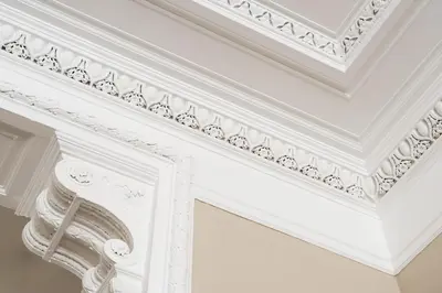 a white coffered ceiling with ornate molding at Grosvenor Suites in Edinburgh