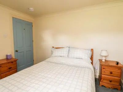 a bedroom with a bed and a blue door at Mullach in Lunga