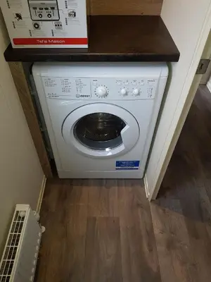 a white washer and dryer under a counter at Shanthi Lodge in Dunning