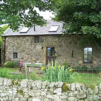 Charming cottage with loch and hill views nr Edinburgh