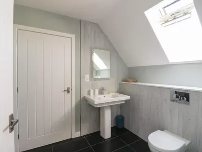 a bathroom with a sink and a toilet at Sobrachan in Braevallich