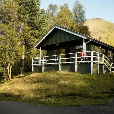 Osprey Lodge with river and mountain view