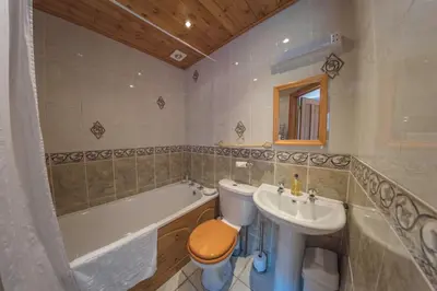 a bathroom with a toilet and a sink and a tub at Craigard House Hotel in Campbeltown