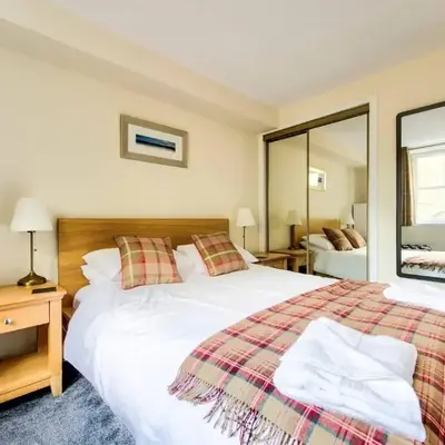 Charming 1 Bed Apartment with Castle View