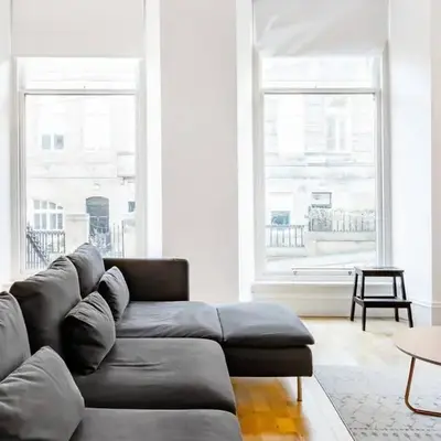 Incredible contemporary flat in heart of west end