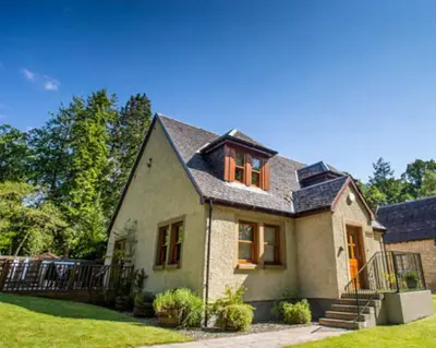 a small house with a gambrel roof at Bonnie Banks Cottage in Balloch