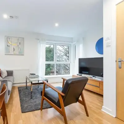 Modern 2 bed BroomPark/Central apt. with Parking