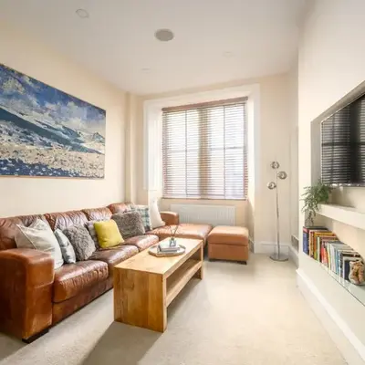 Stylish & Central 2BR Stockbridge Gem