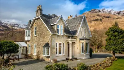 a house with a mountain in the background at Rhumhor House in Carrick
