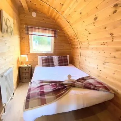 Pond View Pod 1 with Outdoor Hot Tub - Fife - Loch Leven - Lomond Hills
