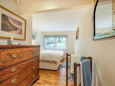 a bedroom with a bed and a dresser at Barjols Cottage - Uk30096 in Wiston