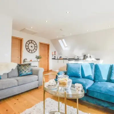 Rowan Tree Apartment - Modern Apartment